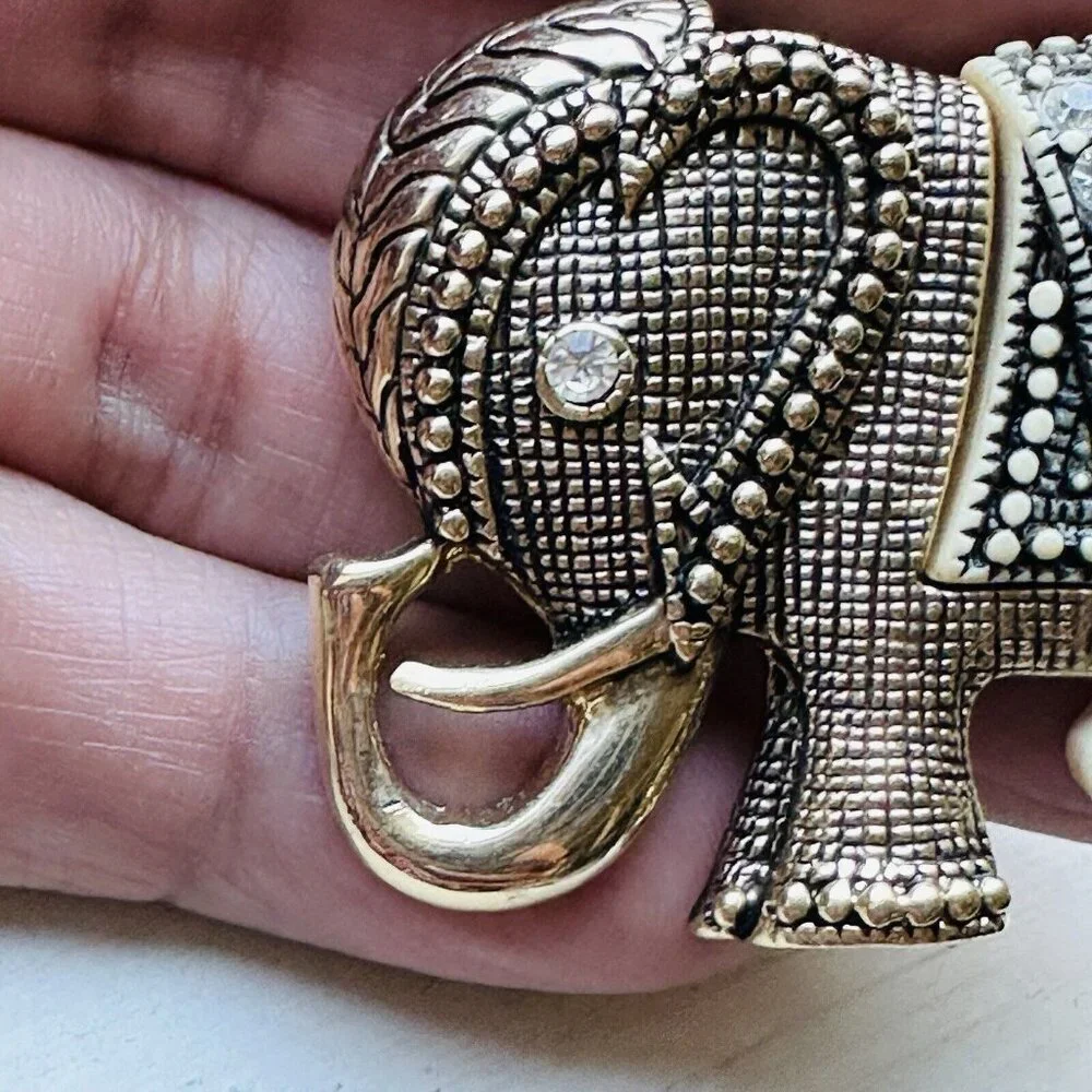 VTG Elephant Brooch‎ Pin 1.75 Inch Gold Tone Textured Clear Rhinestone Trunk Up
